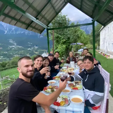 게스트하우스 The Eagle Gjelaj