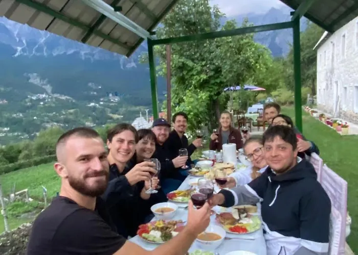 게스트하우스 The Eagle Gjelaj